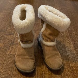 UGG boots with sheepskin lining